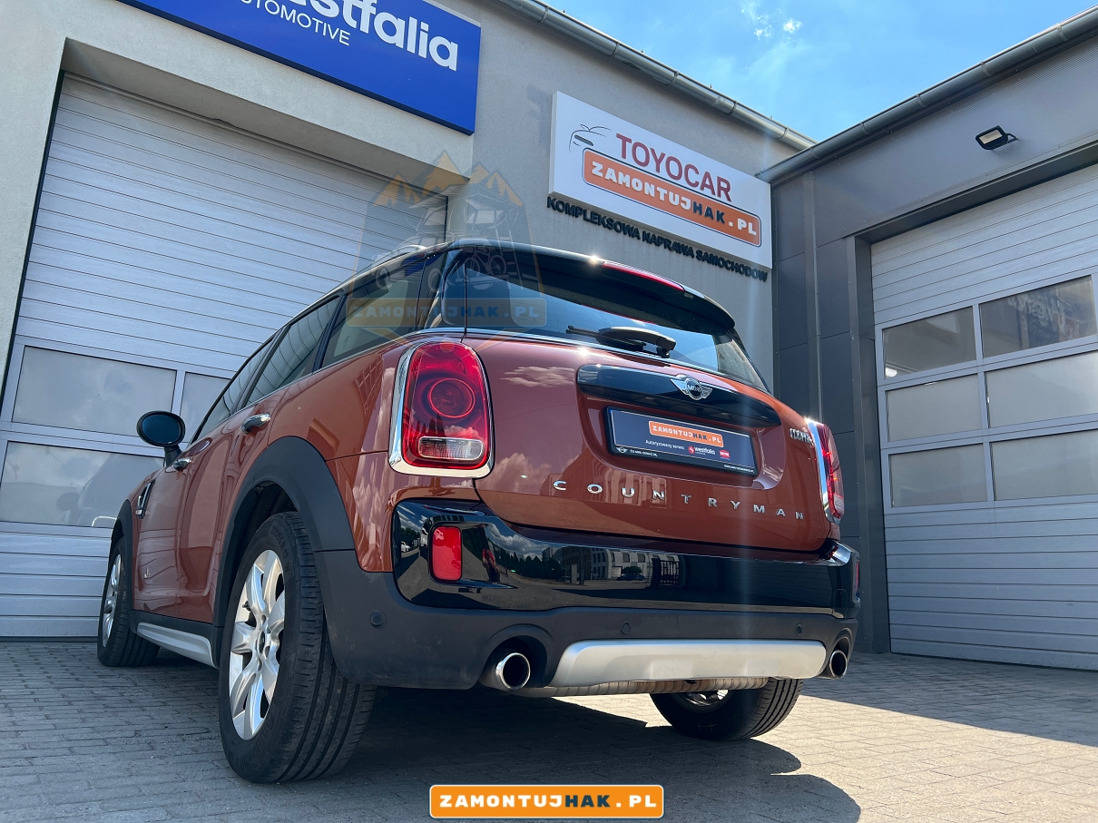 montaz hakow holowniczych poznan zdjecia samochodu mini countryman cooper s po montazu haka holowniczego w zamontujhak.pl w poznaniu samochod brazowy mini countryman all4 